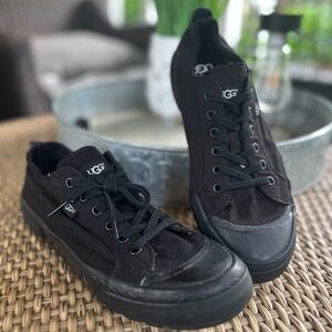 UGG W‎ Aries Black Canvas Sneakers Canvas Shoes Women’s Size 8.5